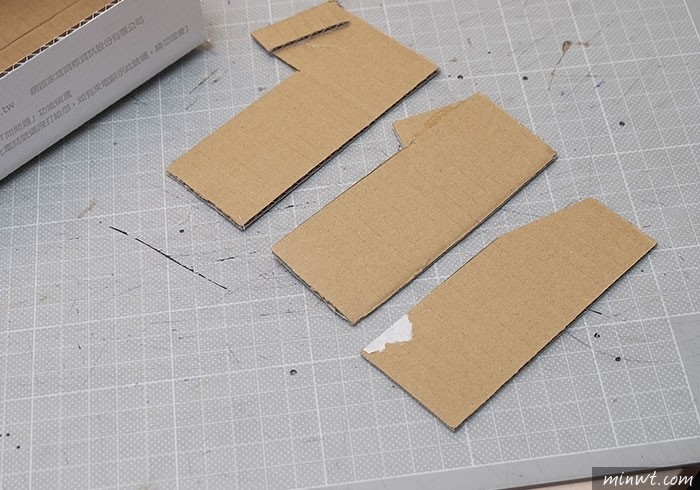 梅問題－《PChome紙箱別丟!!》自製會自動分辨1元、 5元、10元、50元的零錢收納盒