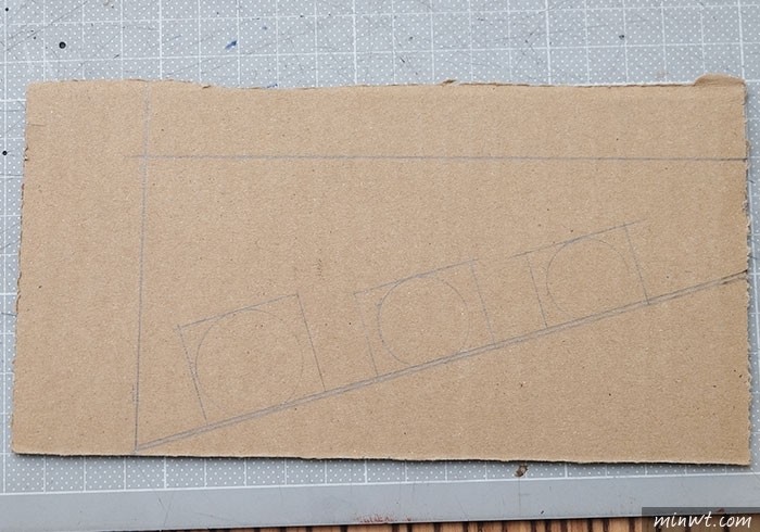 梅問題－《MOMO紙箱別丟!!》自製台幣專用的銅板動分類收納盒，支援多銅板，命中率百分百