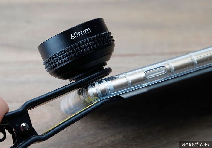 梅問題－APEXEL 讓所有手機都擁有2x望遠頭，無球狀變形與四周虛化和暗角