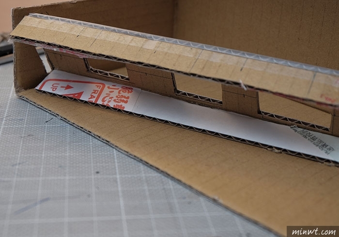 梅問題－《PChome紙箱別丟!!》自製會自動分辨1元、 5元、10元、50元的零錢收納盒