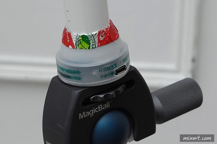 梅問題－《喝完的養樂多別丟!!》自製HTC RE迷你攝錄影機充電腳架二用座