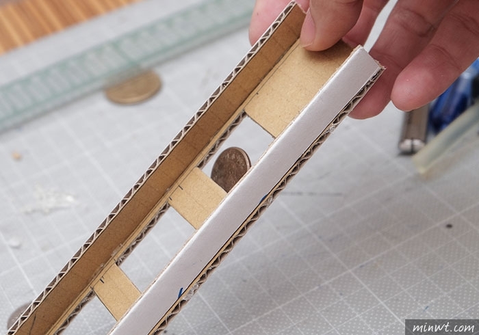 梅問題－《PChome紙箱別丟!!》自製會自動分辨1元、 5元、10元、50元的零錢收納盒