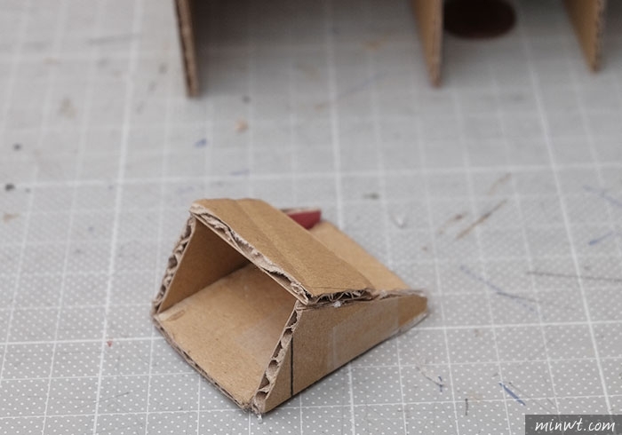 梅問題－《MOMO紙箱別丟!!》自製台幣專用的銅板動分類收納盒，支援多銅板，命中率百分百