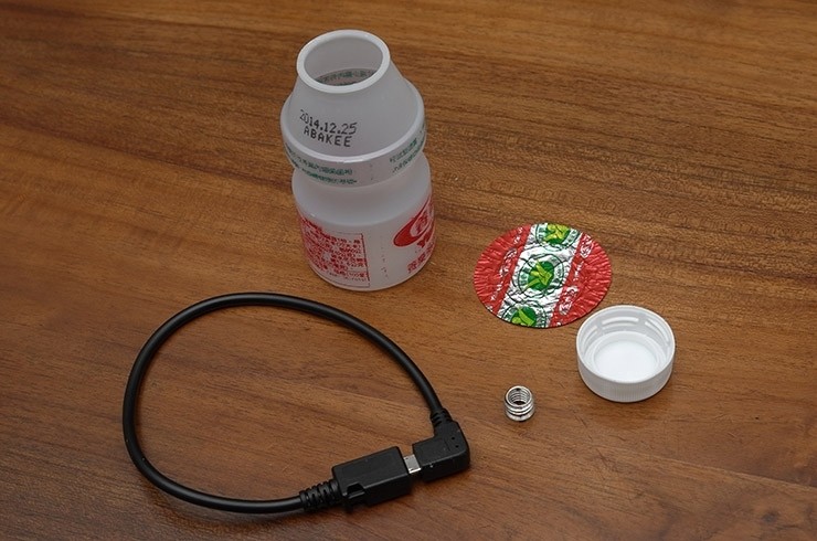 梅問題－《喝完的養樂多別丟!!》自製HTC RE迷你攝錄影機充電腳架二用座