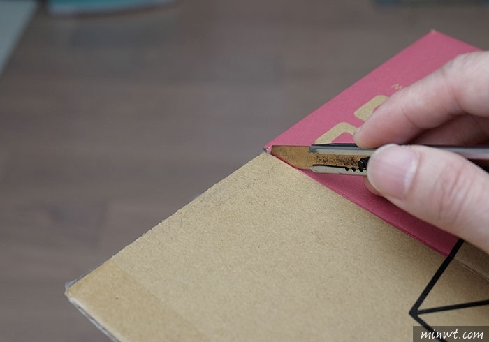 梅問題－《MOMO紙箱別丟!!》自製台幣專用的銅板動分類收納盒，支援多銅板，命中率百分百