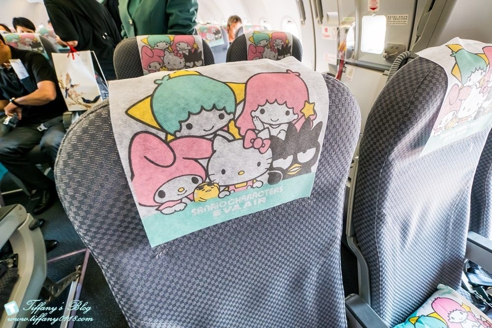 [大阪自由行]Hello Kitty彩繪機初體驗/機內用品介紹及航班資訊