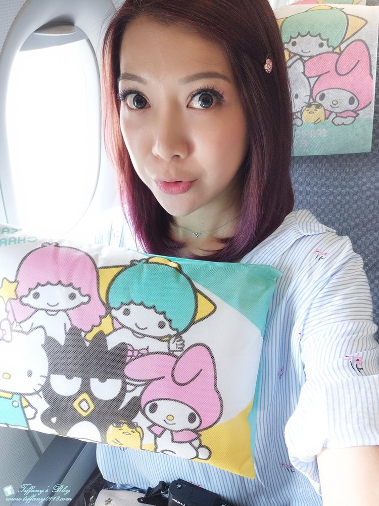 [大阪自由行]Hello Kitty彩繪機初體驗/機內用品介紹及航班資訊