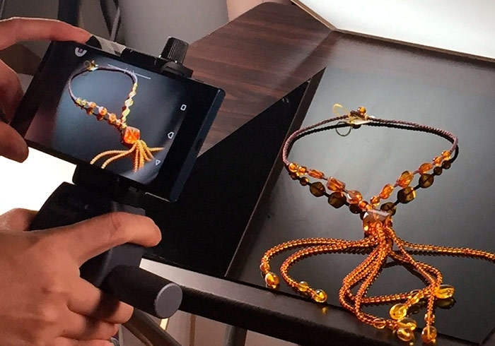梅問題-「手機商品攝影-14」實拍透黃琥珀項鍊