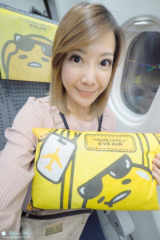 [大阪自由行]Hello Kitty彩繪機初體驗/機內用品介紹及航班資訊