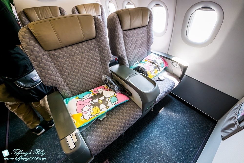 [大阪自由行]Hello Kitty彩繪機初體驗/機內用品介紹及航班資訊