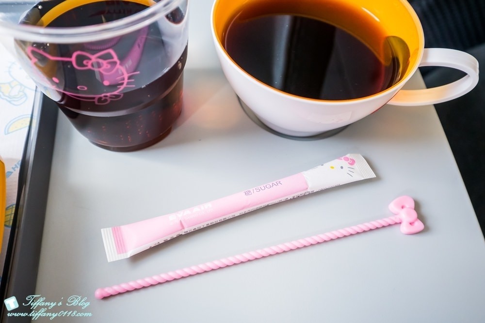 [大阪自由行]Hello Kitty彩繪機初體驗/機內用品介紹及航班資訊