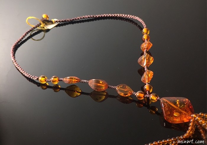 梅問題-「手機商品攝影-14」實拍透黃琥珀項鍊