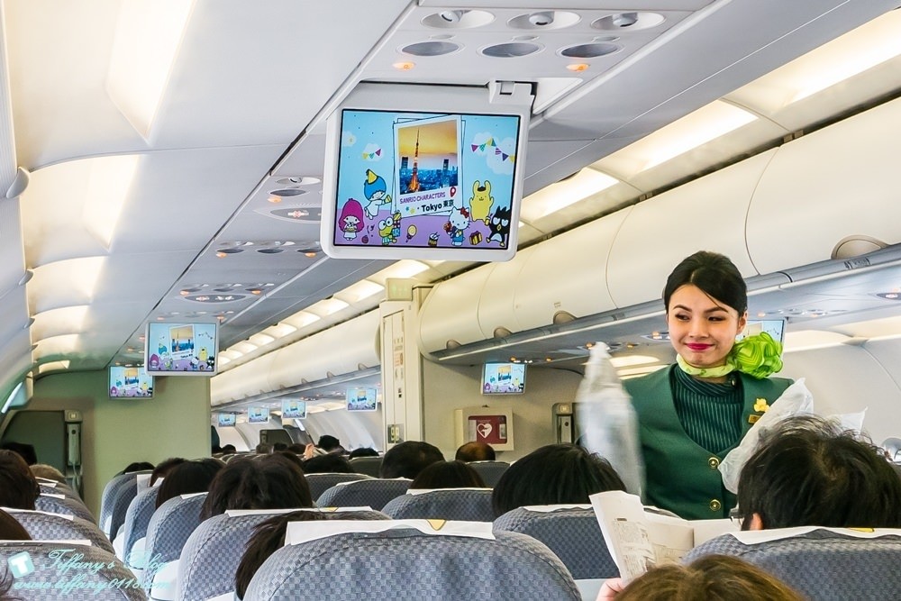 [大阪自由行]Hello Kitty彩繪機初體驗/機內用品介紹及航班資訊
