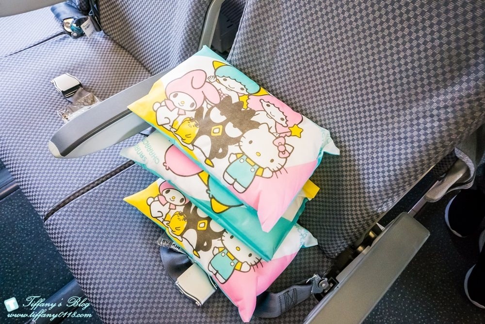 [大阪自由行]Hello Kitty彩繪機初體驗/機內用品介紹及航班資訊