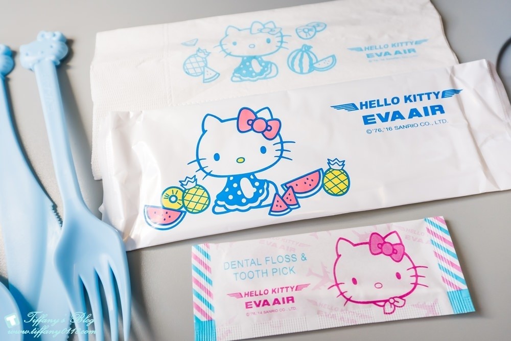 [大阪自由行]Hello Kitty彩繪機初體驗/機內用品介紹及航班資訊