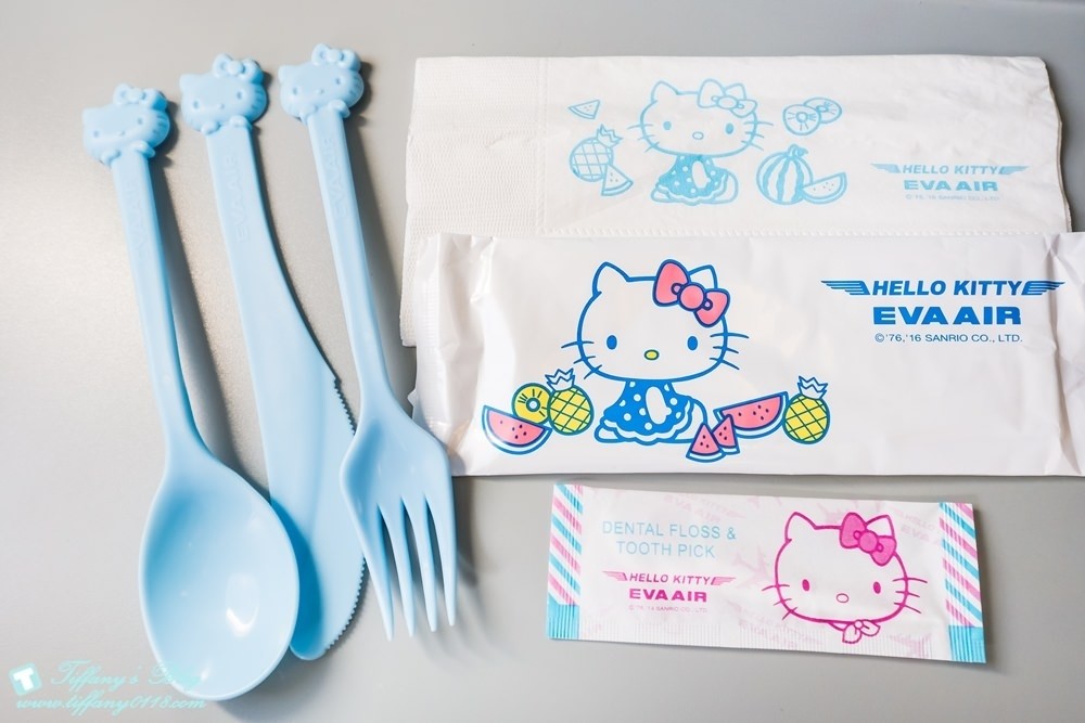 [大阪自由行]Hello Kitty彩繪機初體驗/機內用品介紹及航班資訊