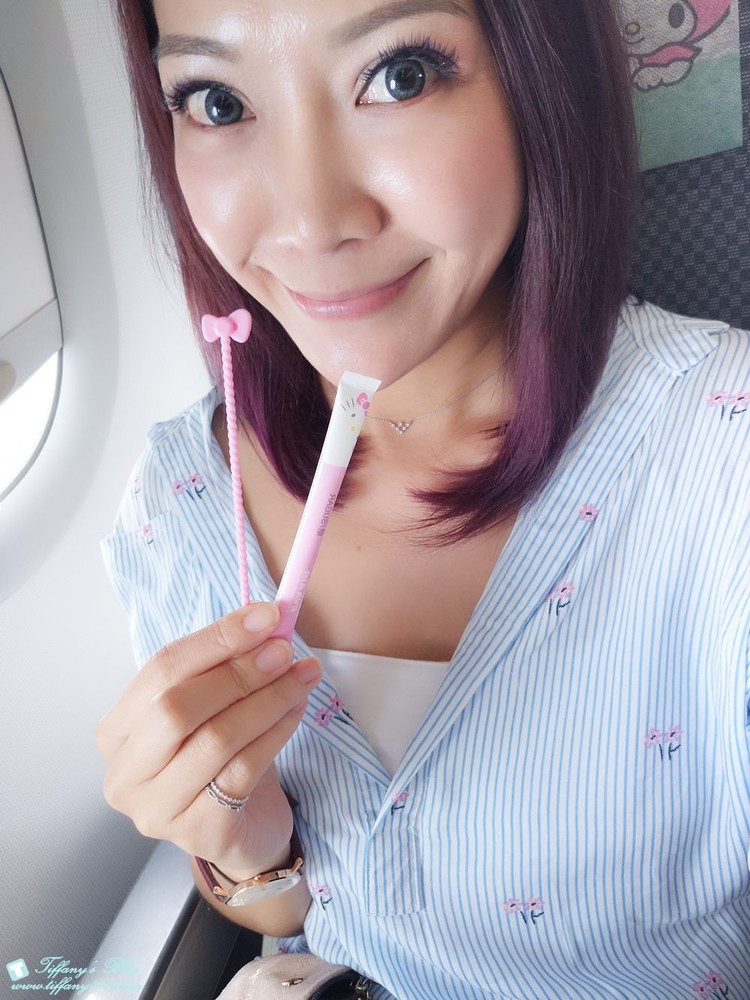[大阪自由行]Hello Kitty彩繪機初體驗/機內用品介紹及航班資訊