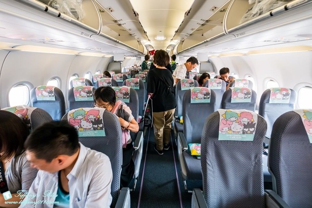 [大阪自由行]Hello Kitty彩繪機初體驗/機內用品介紹及航班資訊