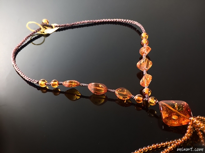 梅問題-「手機商品攝影-14」實拍透黃琥珀項鍊