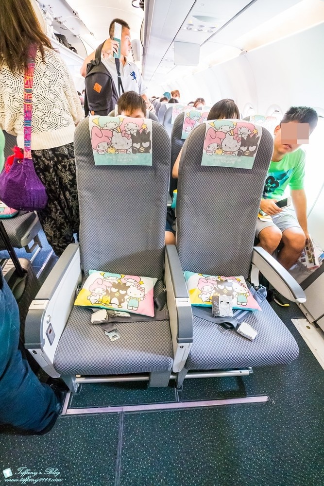 [大阪自由行]Hello Kitty彩繪機初體驗/機內用品介紹及航班資訊