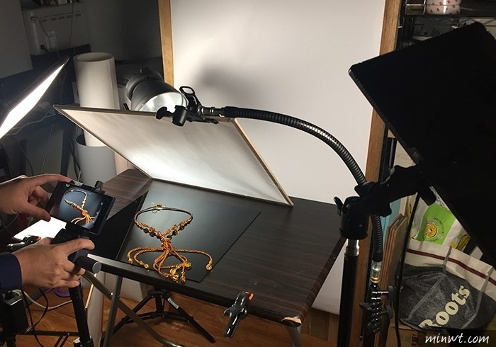 梅問題-「手機商品攝影-14」實拍透黃琥珀項鍊