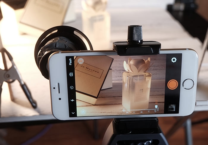 梅問題－「手機商品攝影-18」用單燈拍出有氛圍的香水情境照