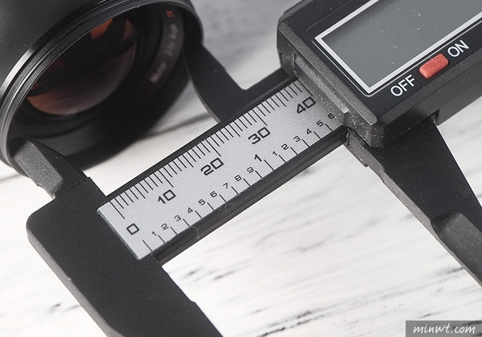 梅問題－免換手機! 蔡司 ExoLens Pro 望遠鏡，讓手機也有2X光學望遠