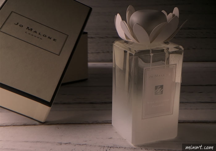 梅問題－「手機商品攝影-18」用單燈拍出有氛圍的香水情境照