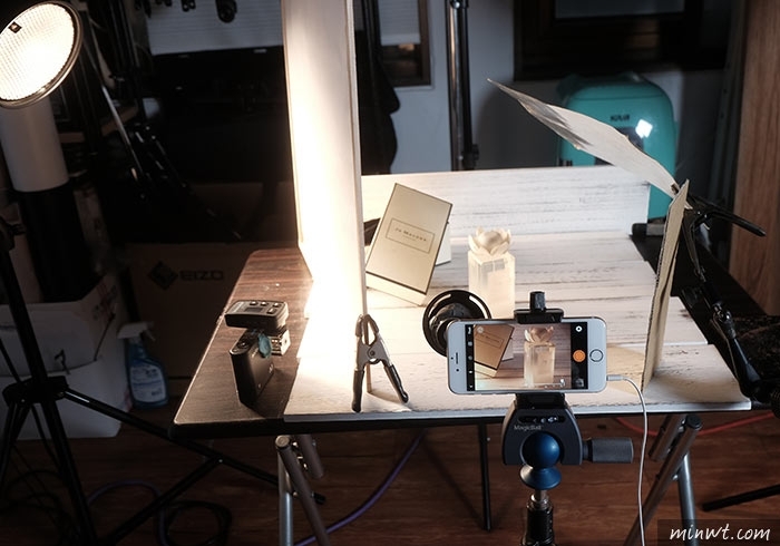 梅問題－「手機商品攝影-18」用單燈拍出有氛圍的香水情境照