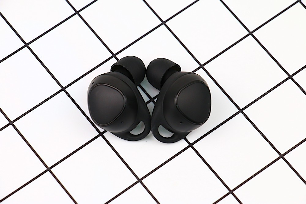 Gear IconX (2018)