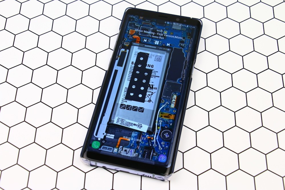 讓你的 Note 8 也能套用科技感十足的透視桌布