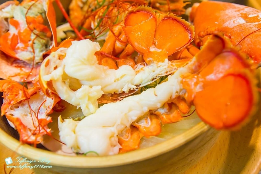 [台中火鍋]鍠樂極上和牛海鮮鍋物/聖誕節套餐限時預定中/台中公益路美食/IG打卡花牆(有免費停車場)