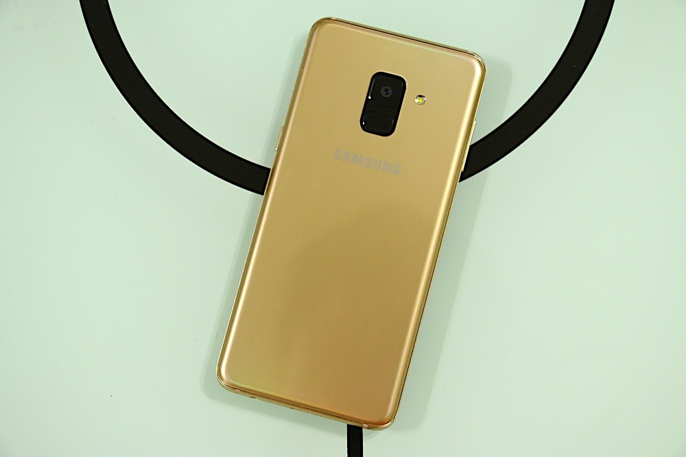 Samsung Galaxy A8(2018) 動手玩 集超大螢幕與雙自拍鏡頭於一身的中階旗艦