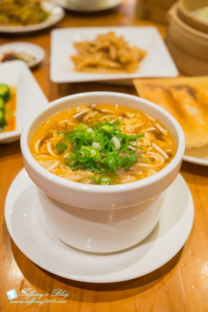 [台北美食]台灣必吃-鼎泰豐/小籠包排骨蛋炒飯及小菜推薦(附菜單)/米其林一星餐廳的點餐攻略