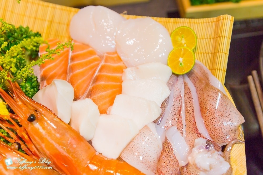 [台中火鍋]鍠樂極上和牛海鮮鍋物/聖誕節套餐限時預定中/台中公益路美食/IG打卡花牆(有免費停車場)