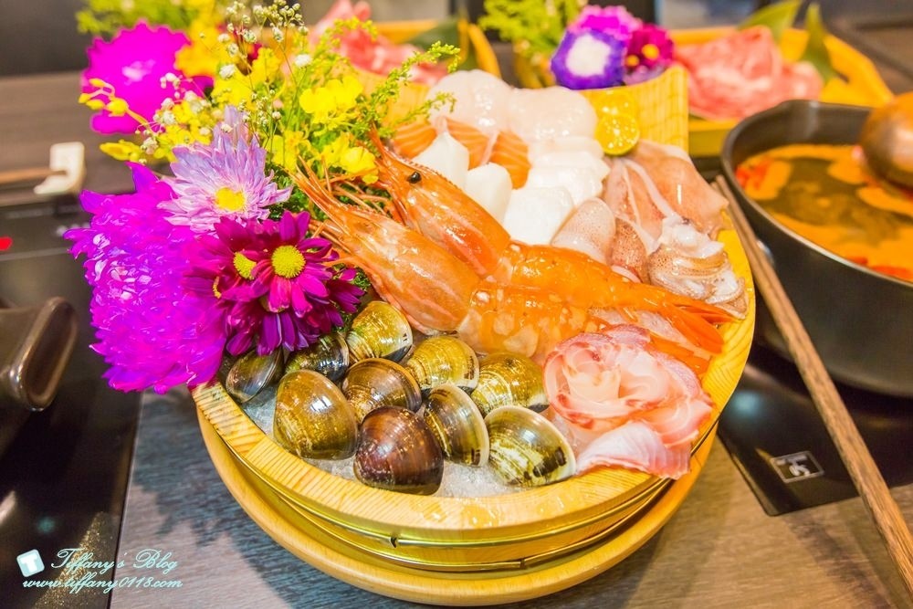 [台中火鍋]鍠樂極上和牛海鮮鍋物/聖誕節套餐限時預定中/台中公益路美食/IG打卡花牆(有免費停車場)