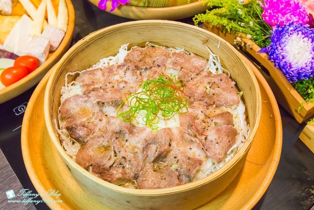 [台中火鍋]鍠樂極上和牛海鮮鍋物/聖誕節套餐限時預定中/台中公益路美食/IG打卡花牆(有免費停車場)