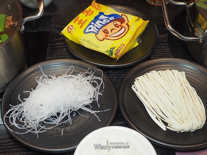 《台北大安。捷運忠孝敦化站》清麻辣：可單人獨享頂級A5日本和牛的麻辣鴛鴦火鍋