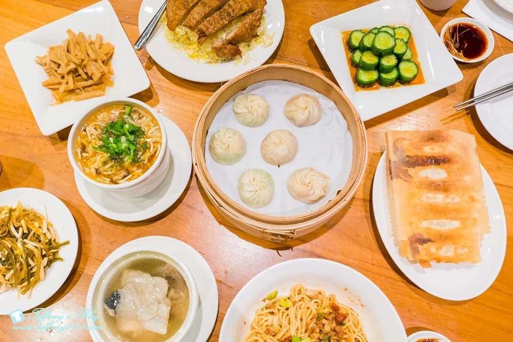 [台北美食]台灣必吃-鼎泰豐/小籠包排骨蛋炒飯及小菜推薦(附菜單)/米其林一星餐廳的點餐攻略