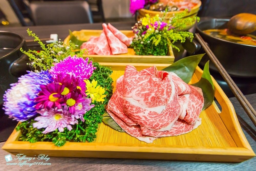 [台中火鍋]鍠樂極上和牛海鮮鍋物/聖誕節套餐限時預定中/台中公益路美食/IG打卡花牆(有免費停車場)