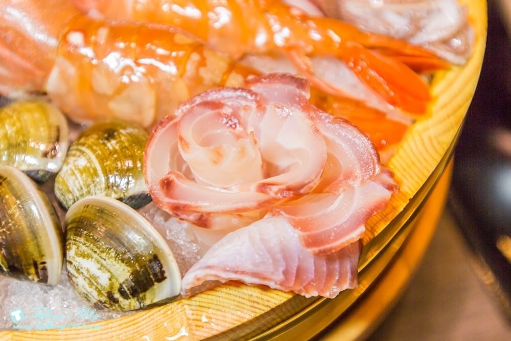 [台中火鍋]鍠樂極上和牛海鮮鍋物/聖誕節套餐限時預定中/台中公益路美食/IG打卡花牆(有免費停車場)