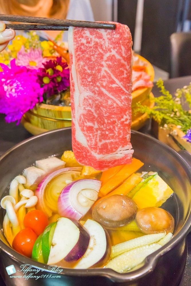 [台中火鍋]鍠樂極上和牛海鮮鍋物/聖誕節套餐限時預定中/台中公益路美食/IG打卡花牆(有免費停車場)