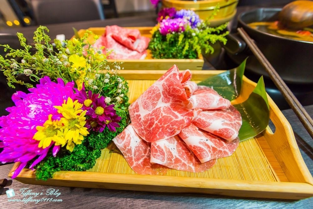 [台中火鍋]鍠樂極上和牛海鮮鍋物/聖誕節套餐限時預定中/台中公益路美食/IG打卡花牆(有免費停車場)