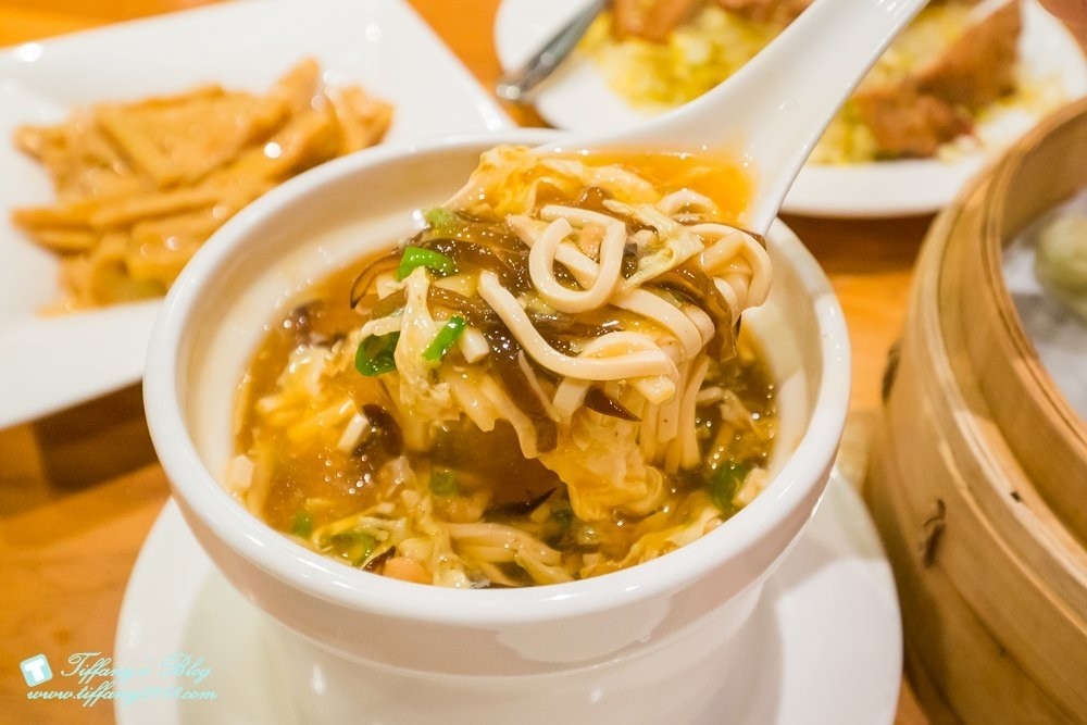 [台北美食]台灣必吃-鼎泰豐/小籠包排骨蛋炒飯及小菜推薦(附菜單)/米其林一星餐廳的點餐攻略