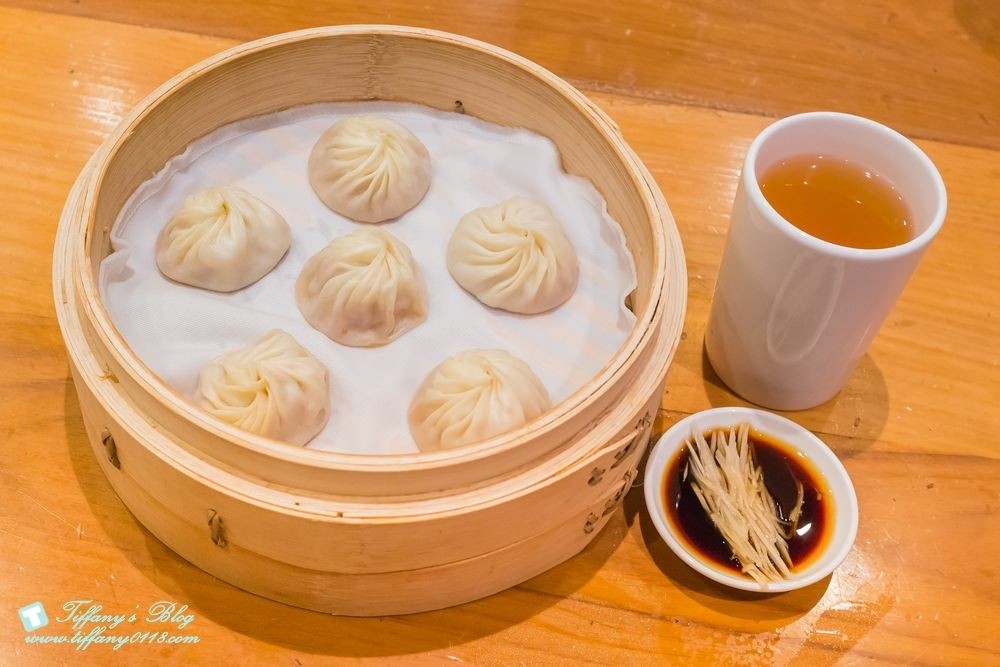 [台北美食]台灣必吃-鼎泰豐/小籠包排骨蛋炒飯及小菜推薦(附菜單)/米其林一星餐廳的點餐攻略