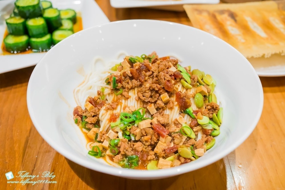 [台北美食]台灣必吃-鼎泰豐/小籠包排骨蛋炒飯及小菜推薦(附菜單)/米其林一星餐廳的點餐攻略