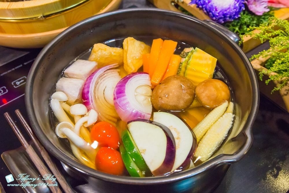 [台中火鍋]鍠樂極上和牛海鮮鍋物/聖誕節套餐限時預定中/台中公益路美食/IG打卡花牆(有免費停車場)