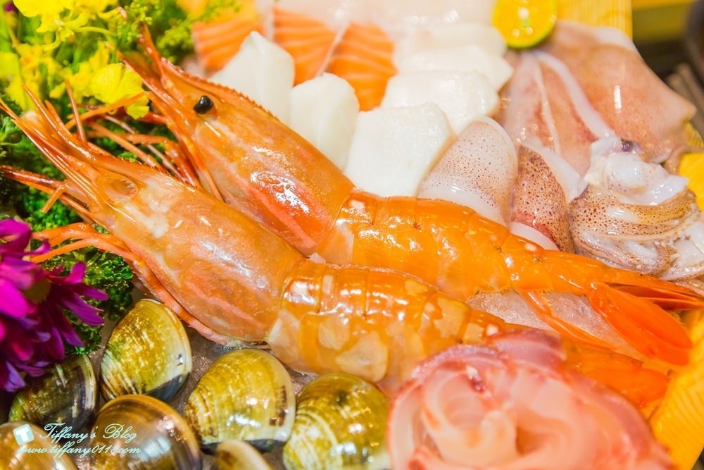 [台中火鍋]鍠樂極上和牛海鮮鍋物/聖誕節套餐限時預定中/台中公益路美食/IG打卡花牆(有免費停車場)