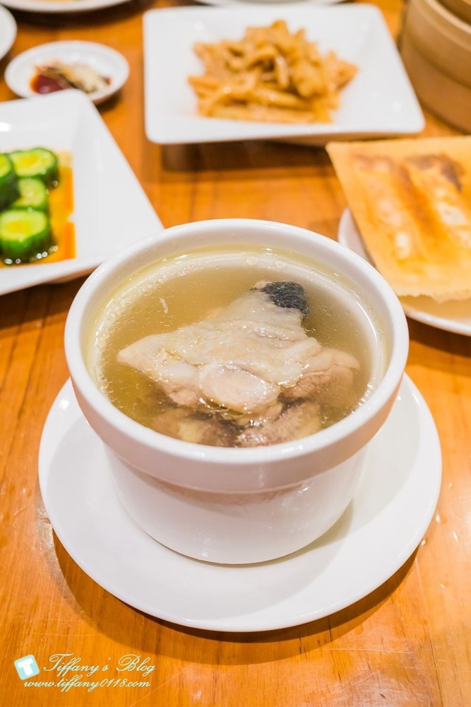 [台北美食]台灣必吃-鼎泰豐/小籠包排骨蛋炒飯及小菜推薦(附菜單)/米其林一星餐廳的點餐攻略