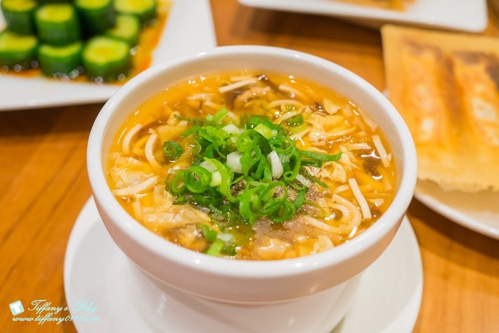 [台北美食]台灣必吃-鼎泰豐/小籠包排骨蛋炒飯及小菜推薦(附菜單)/米其林一星餐廳的點餐攻略